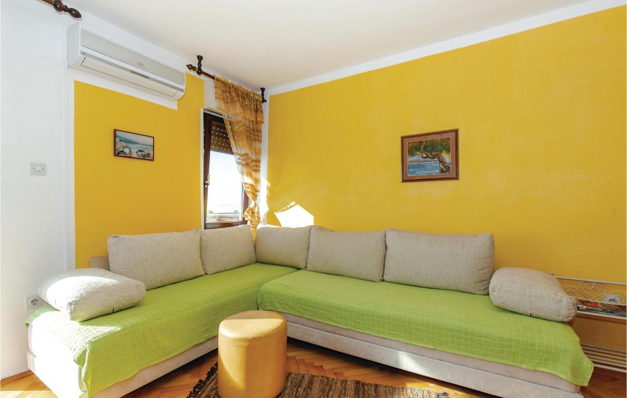 Stunning Apartment In Novi Vinodolski With Wifi Екстер'єр фото