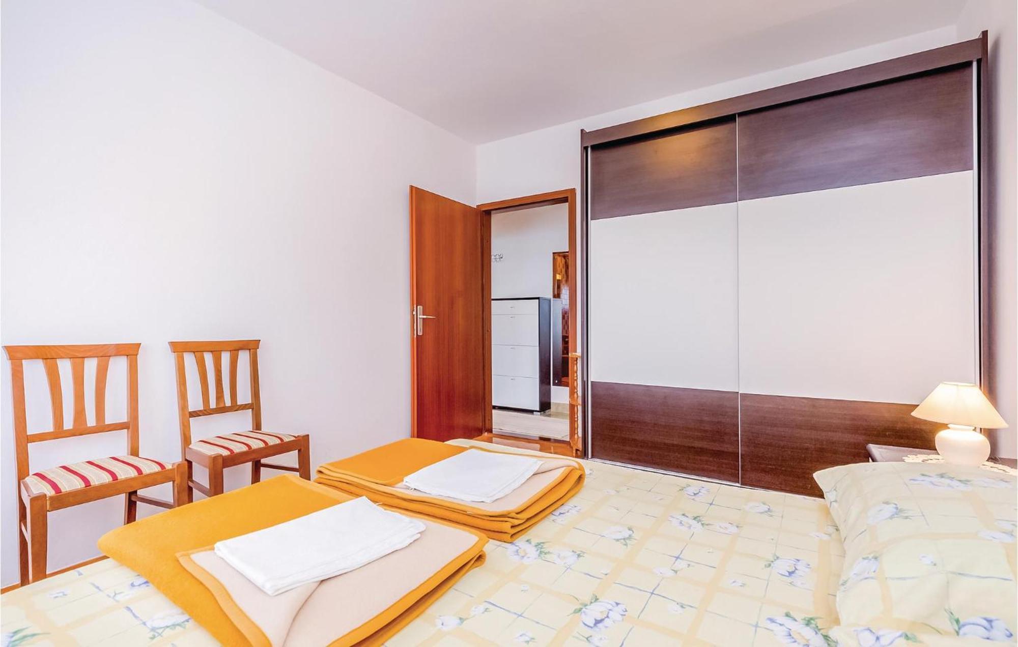 Stunning Apartment In Novi Vinodolski With Wifi Екстер'єр фото