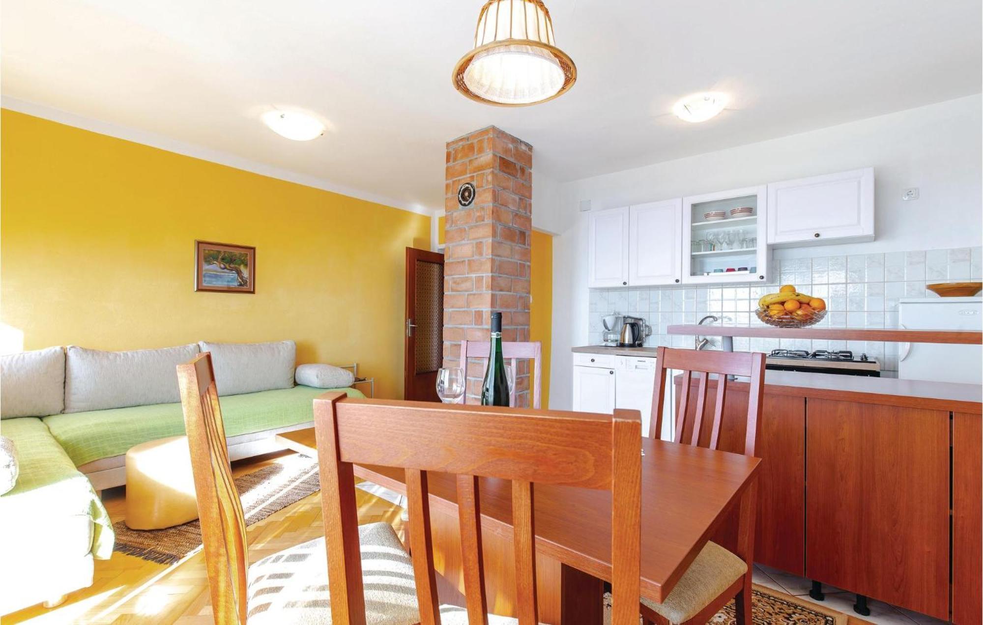 Stunning Apartment In Novi Vinodolski With Wifi Екстер'єр фото