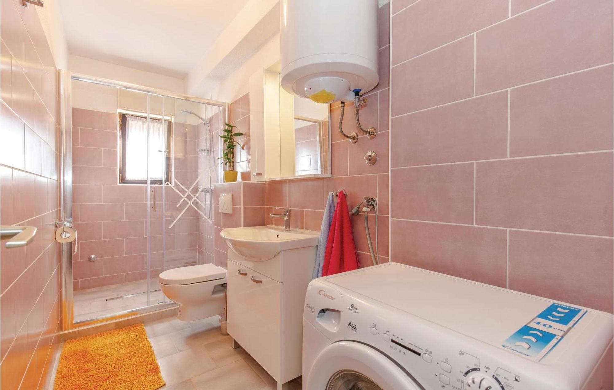 Stunning Apartment In Novi Vinodolski With Wifi Екстер'єр фото