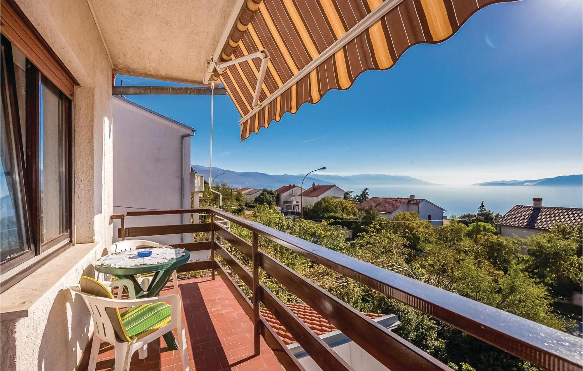 Stunning Apartment In Novi Vinodolski With Wifi Екстер'єр фото