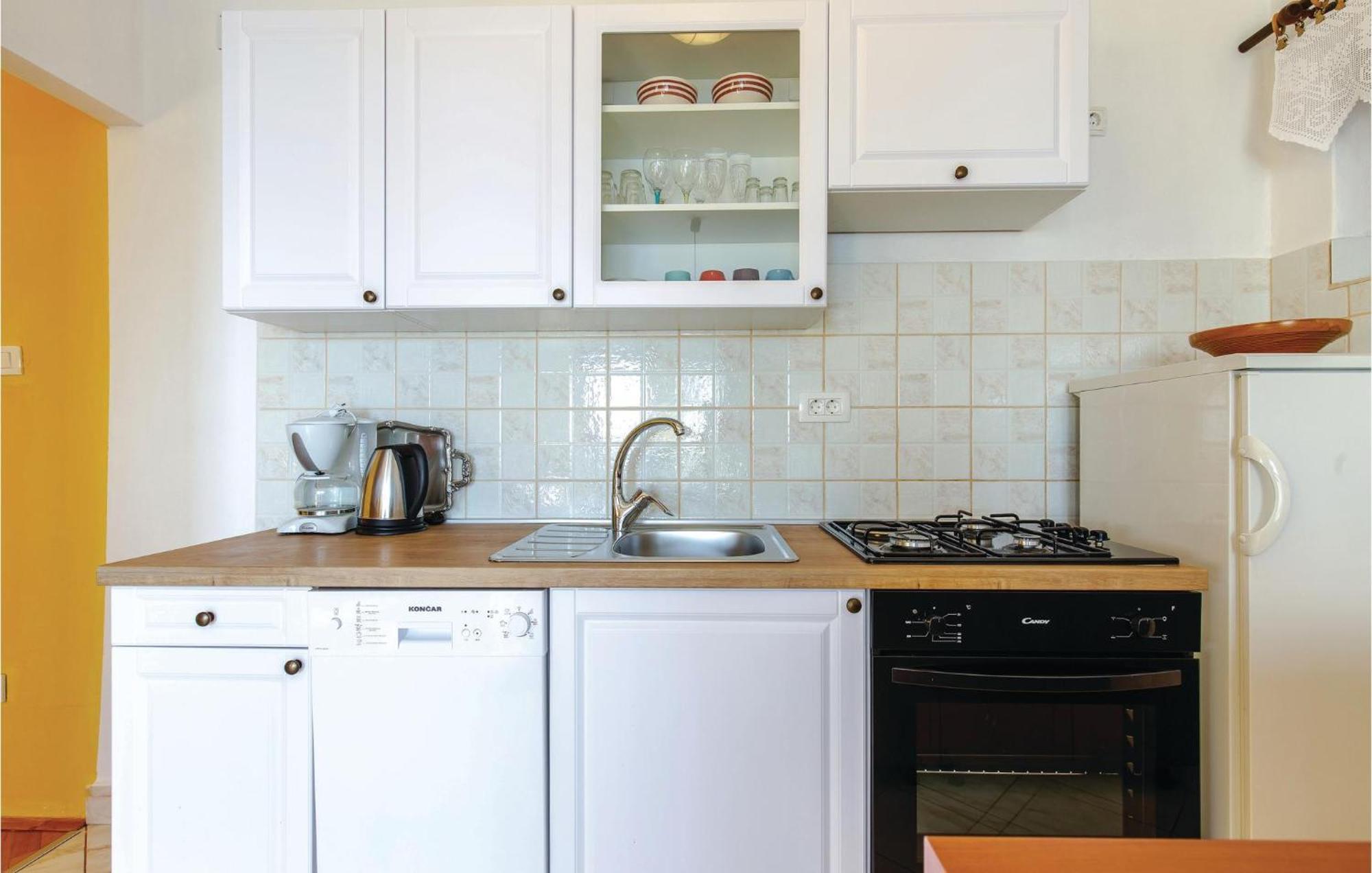 Stunning Apartment In Novi Vinodolski With Wifi Екстер'єр фото